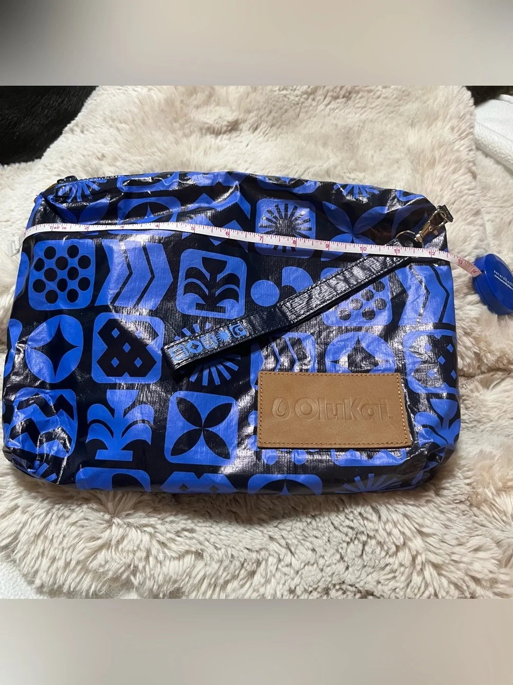 OluKai Blue & Black Geometric Cosmetic Pouch 02-12